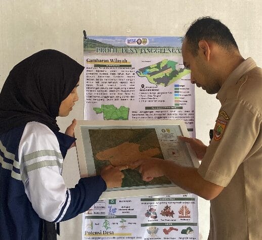 Kembangkan Ekonomi Lokal, Mahasiswa KKN UNDIP Hadirkan Peta Persebaran UMKM Desa Jangglengan Kembangkan Ekonomi Lokal, Mahasiswa KKN UNDIP Hadirkan Peta Persebaran UMKM Desa Jangglengan
