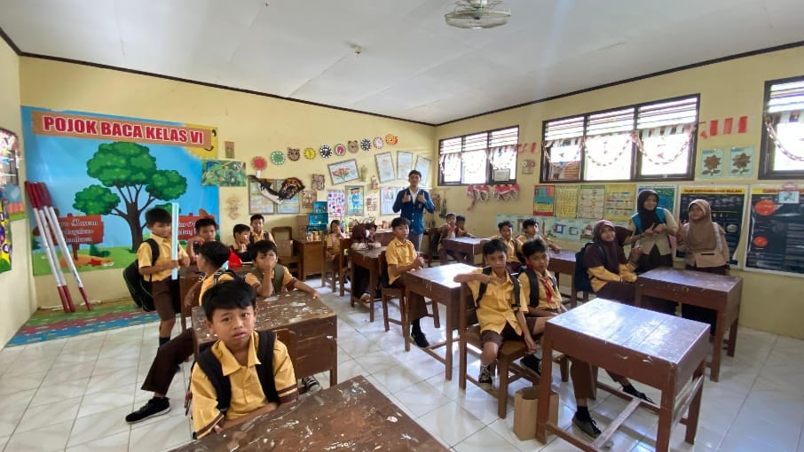 Mengenalkan Dunia Kemaritiman: Mahasiswa KKN UNDIP Edukasi Siswa SDN 1 Jangglengan