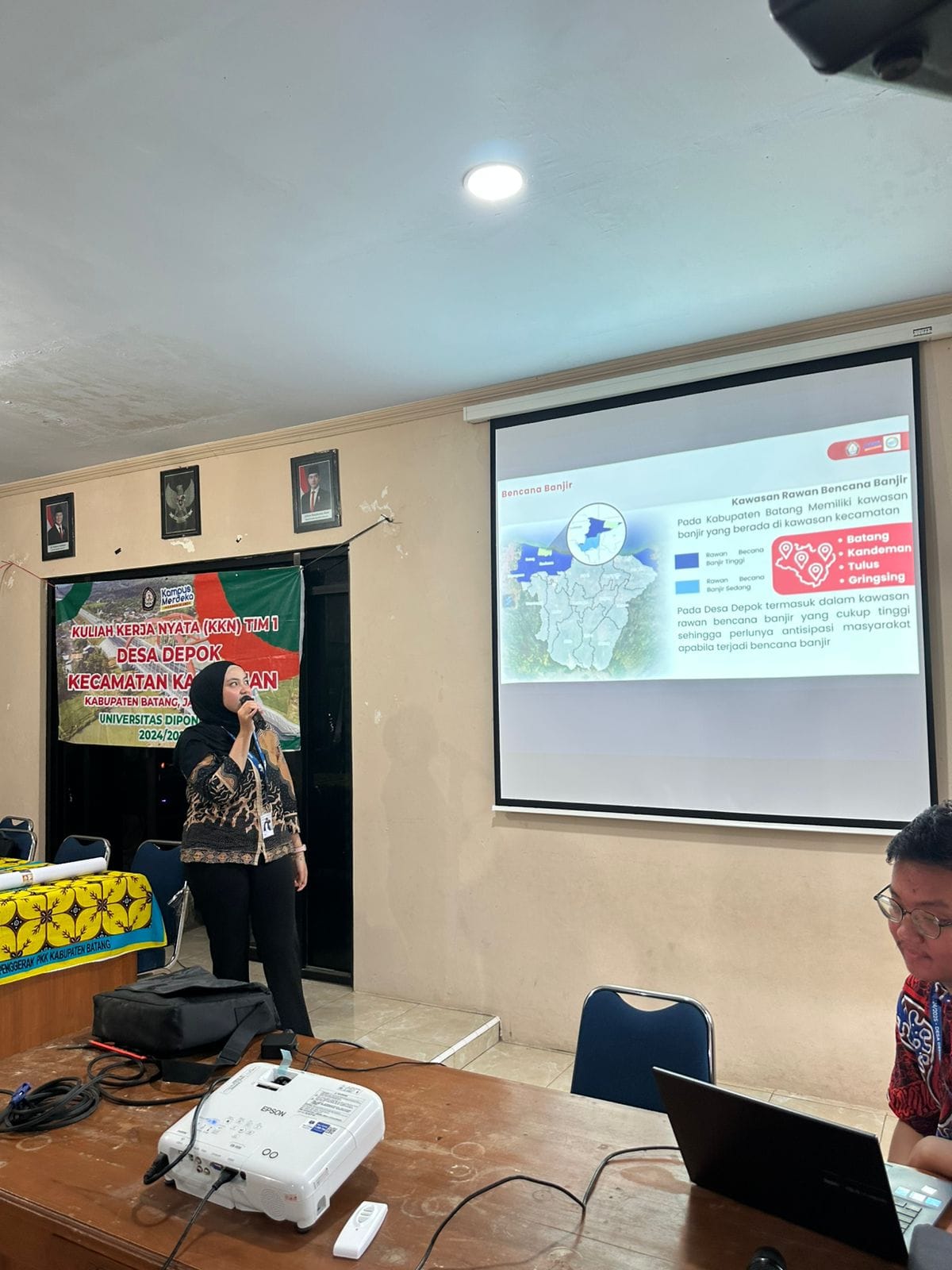 Ora Panik, Ora Nggampangke: Desa Depok Siaga Bencana Bersama Mahasiswa KKN Undip dan BPBD Batang. Ora Panik, Ora Nggampangke: Desa Depok Siaga Bencana Bersama Mahasiswa KKN Undip dan BPBD Batang.