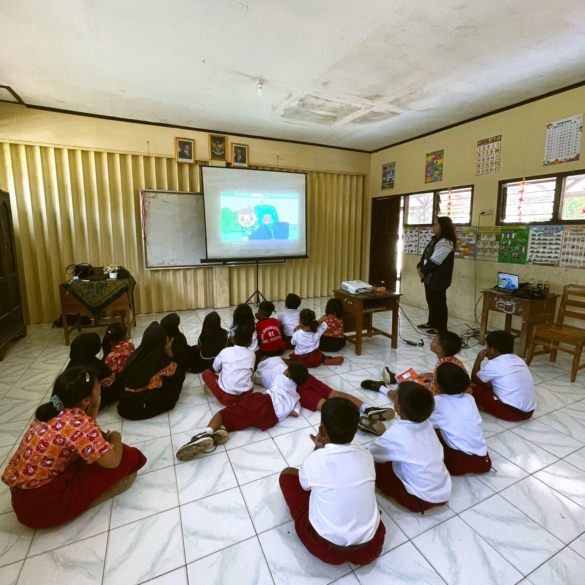 Mahasiswa KKN UNDIP Lakukan Pemberdayaan Masyarakat mengenai Pentingnya Pemilahan Sampah Organik dan Anorganik