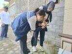 Mahasiswa KKN UNDIP Bantu Tanamkan Kesadaran Lingkungan, Berikan Tempat Sampah ke SD Jangglengan