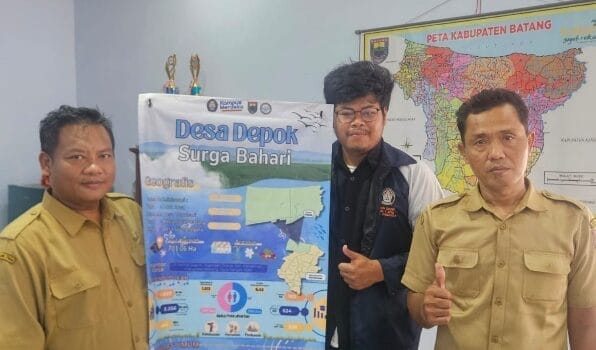Pentingnya Visualisasi Data, Mahasiswa KKN Undip Bantu Perangkat Desa dalam Pembuatan Infografis Profil Desa dan Potensi Wilyah Desa Depok, Batang