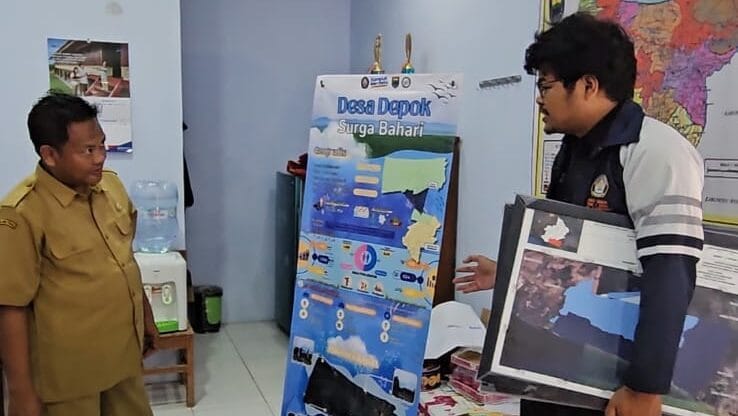 Pentingnya Visualisasi Data, Mahasiswa KKN Undip Bantu Perangkat Desa dalam Pembuatan Infografis Profil Desa dan Potensi Wilyah Desa Depok, Batang
