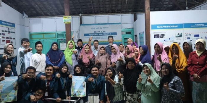 Mahasiswa KKN UNDIP Lakukan Edukasi dan Implementasi Biopori Untuk Kelestarian RW 7 Desa Gentan