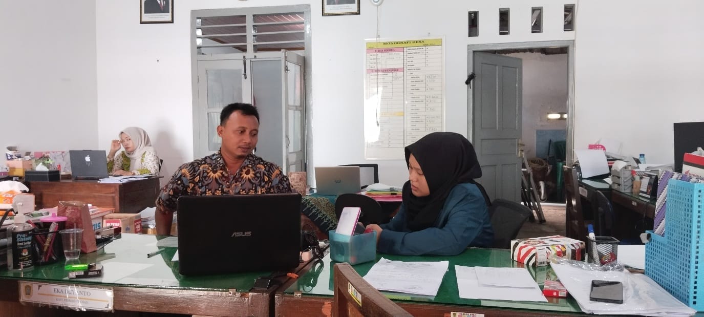 Optimalisasi Media Informasi: Mahasiswa KKN UNDIP Sajikan Informasi Profil Desa Karangturi melalui Infografis Menarik