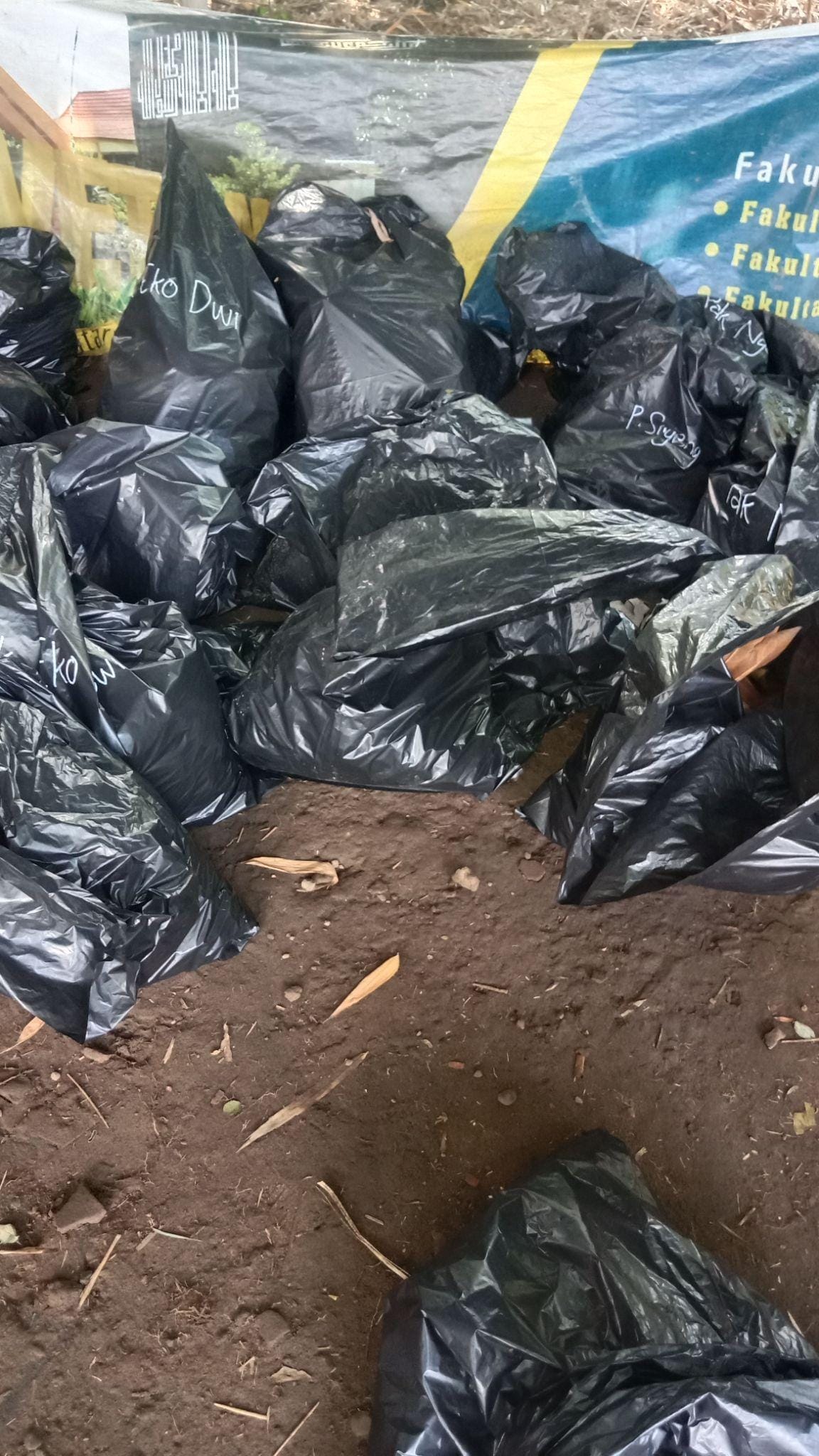 2025: Pertama Kali Masyarakat Desa Ngombakan Menjalankan Program Bank Sampah Bersama Mahasiswa KKN Tim I Undip 2025: Pertama Kali Masyarakat Desa Ngombakan Menjalankan Program Bank Sampah Bersama Mahasiswa KKN Tim I Undip