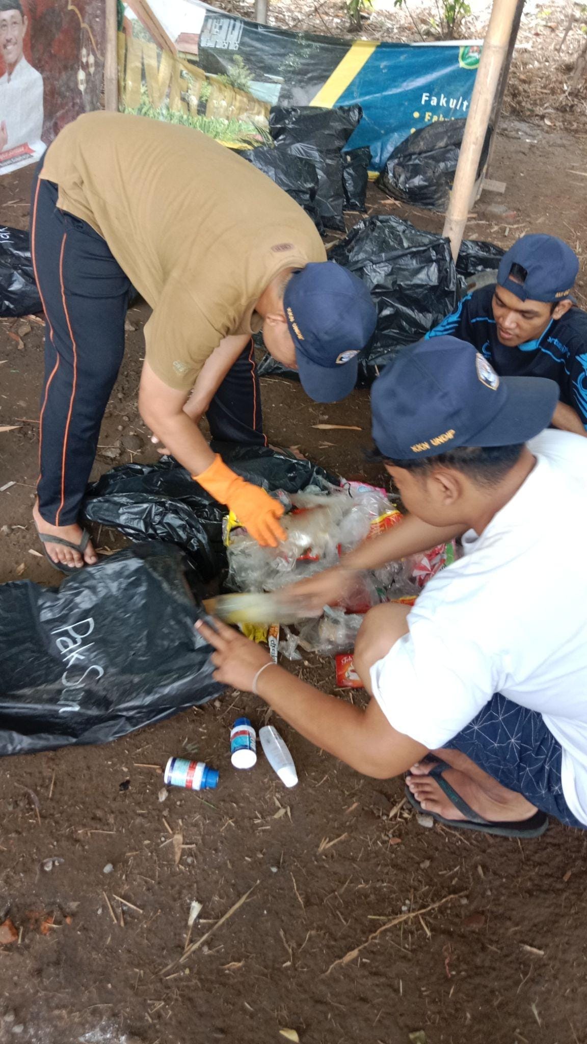 2025: Pertama Kali Masyarakat Desa Ngombakan Menjalankan Program Bank Sampah Bersama Mahasiswa KKN Tim I Undip 2025: Pertama Kali Masyarakat Desa Ngombakan Menjalankan Program Bank Sampah Bersama Mahasiswa KKN Tim I Undip