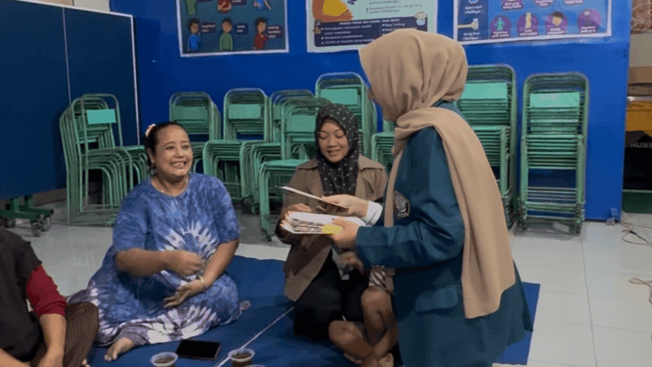 Mahasiswa KKN Undip Dorong Digitalisasi UMKM di Desa Pakahan