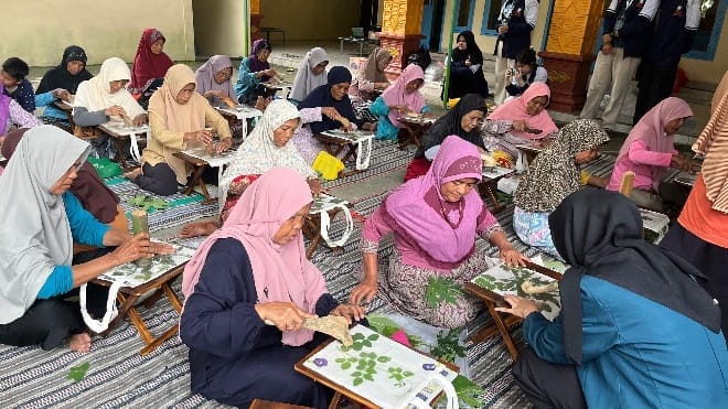 Inspiratif! Mahasiswa KKN UNDIP Manfaatkan Pengelolaan Bahan Alami Dukung Keberlanjutan Lingkungan di Desa Jogoprayan Inspiratif! Mahasiswa KKN UNDIP Manfaatkan Pengelolaan Bahan Alami Dukung Keberlanjutan Lingkungan di Desa Jogoprayan