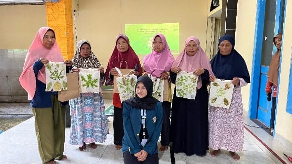 Inspiratif! Mahasiswa KKN UNDIP Manfaatkan Pengelolaan Bahan Alami Dukung Keberlanjutan Lingkungan di Desa Jogoprayan Inspiratif! Mahasiswa KKN UNDIP Manfaatkan Pengelolaan Bahan Alami Dukung Keberlanjutan Lingkungan di Desa Jogoprayan