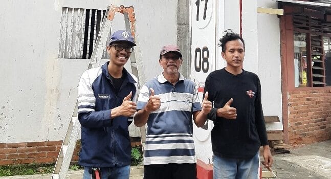 Mahasiswa KKN UNDIP Lakukan Revitalisasi Penggunaan Jalan Umum Semanggi dengan Pemasangan PJU Surya