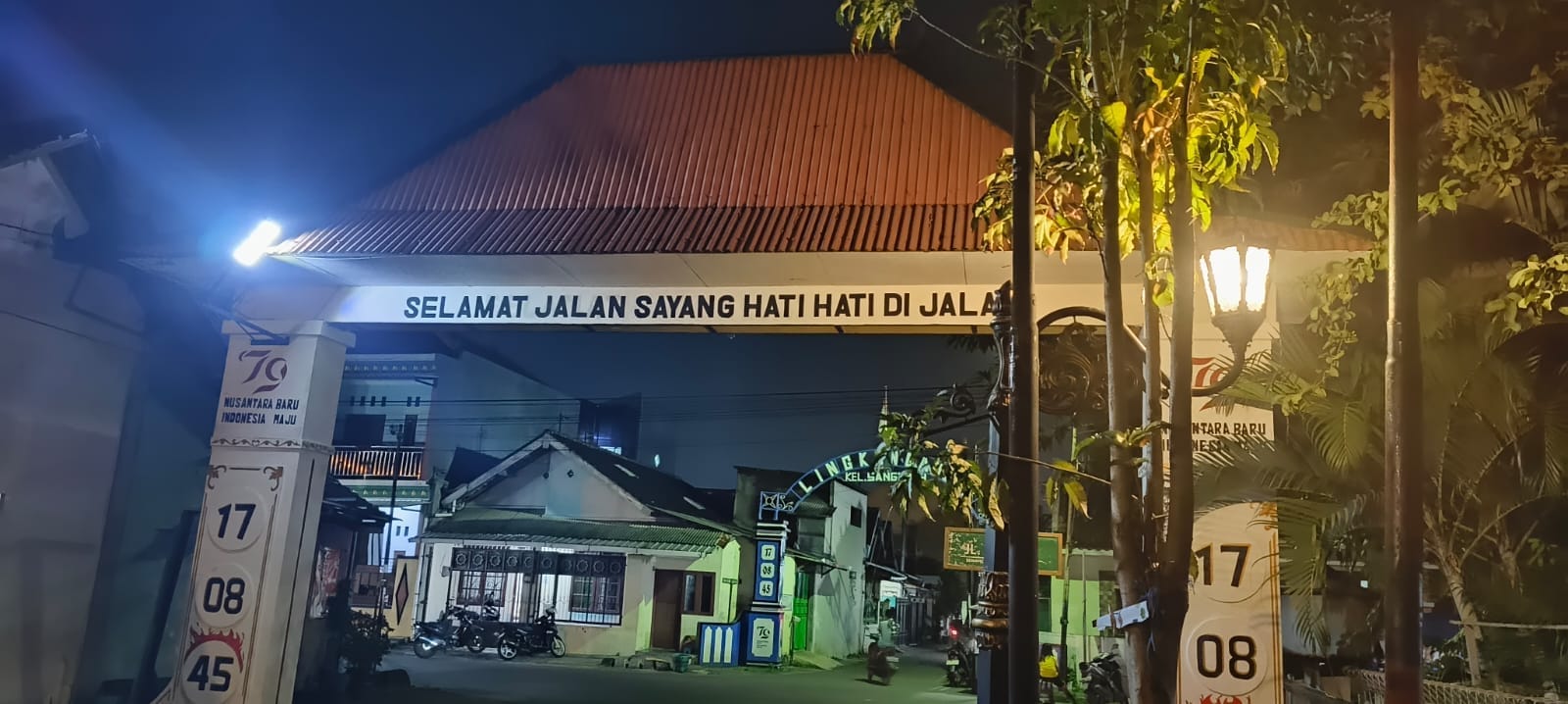 Mahasiswa KKN UNDIP Lakukan Revitalisasi Penggunaan Jalan Umum Semanggi dengan Pemasangan PJU Surya