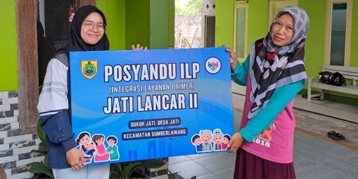 Pasang Plang Posyandu, Aksi Nyata Mahasiswa KKN UNDIP dalam Meningkatkan Akses Layanan Posyandu!
