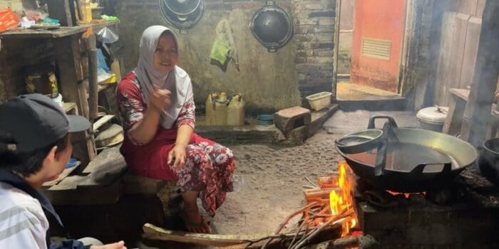 Revitalisasi UMKM Gula Jawa di Desa Kaliwuluh, Mahasiswa KKN Undip Beri Pendampingan dan Pelatihan