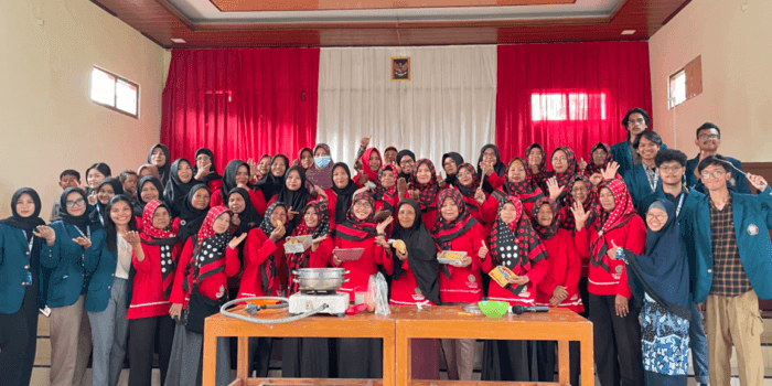 Mahasiswa KKN Universitas Diponegoro Berdayakan Ibu-ibu PKK Melalui Olahan Pisang di Desa Jogoprayan