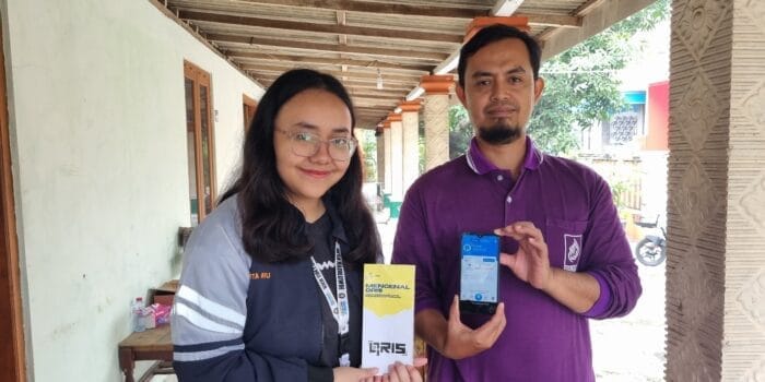 Digitalisasi Pembayaran UMKM, Mahasiswa KKN UNDIP Kenalkan QRIS di Desa Hadiluwih