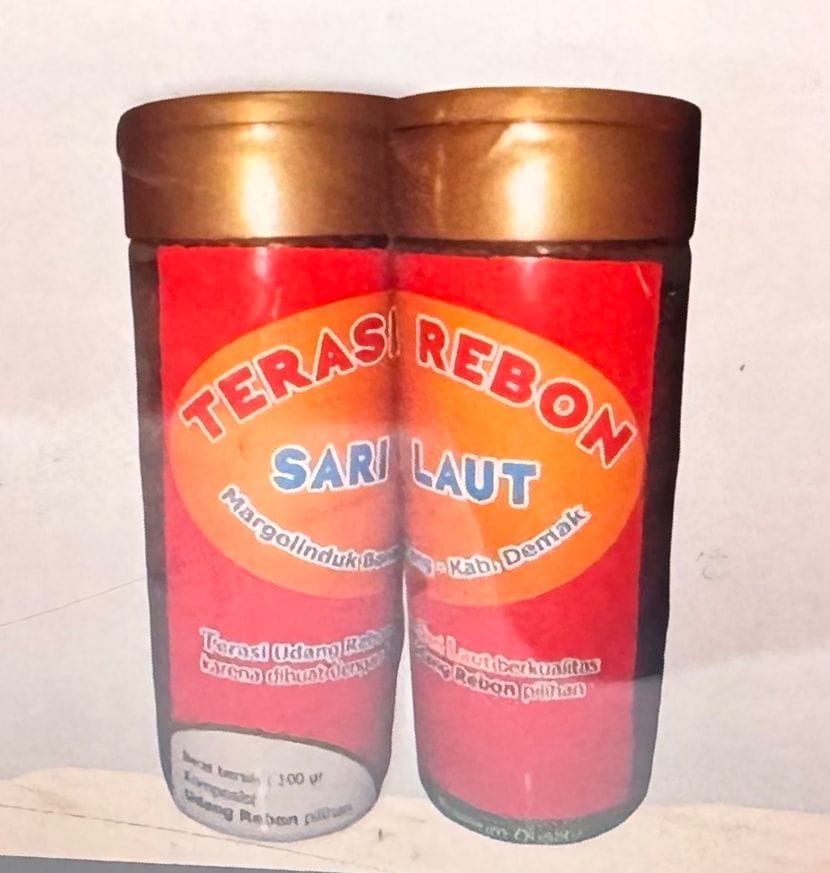 Mahasiswa KKN Undip Gali Potensi Pesisir untuk Perkuat UMKM dan Luncurkan Web Apps “Bahari Demak” A couple of red and gold containers AI-generated content may be incorrect.