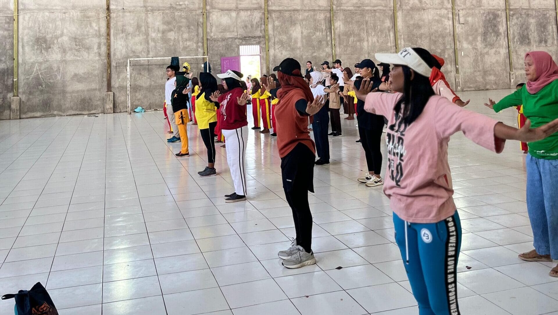 Mahasiswa KKN TIM 35 UNDIP Adakan Senam Bersama dan Pemeriksaan Kesehatan untuk Meningkatkan Kesadaran Hidup Sehat di Desa Tambakbulusan