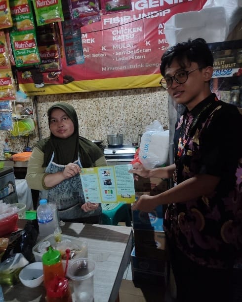 Mahasiswa KKN Tematik UNDIP Lakukan Edukasi Mengenai Kantin yang Ramah Lingkungan kepada Seluruh Pemilik Kantin FISIP