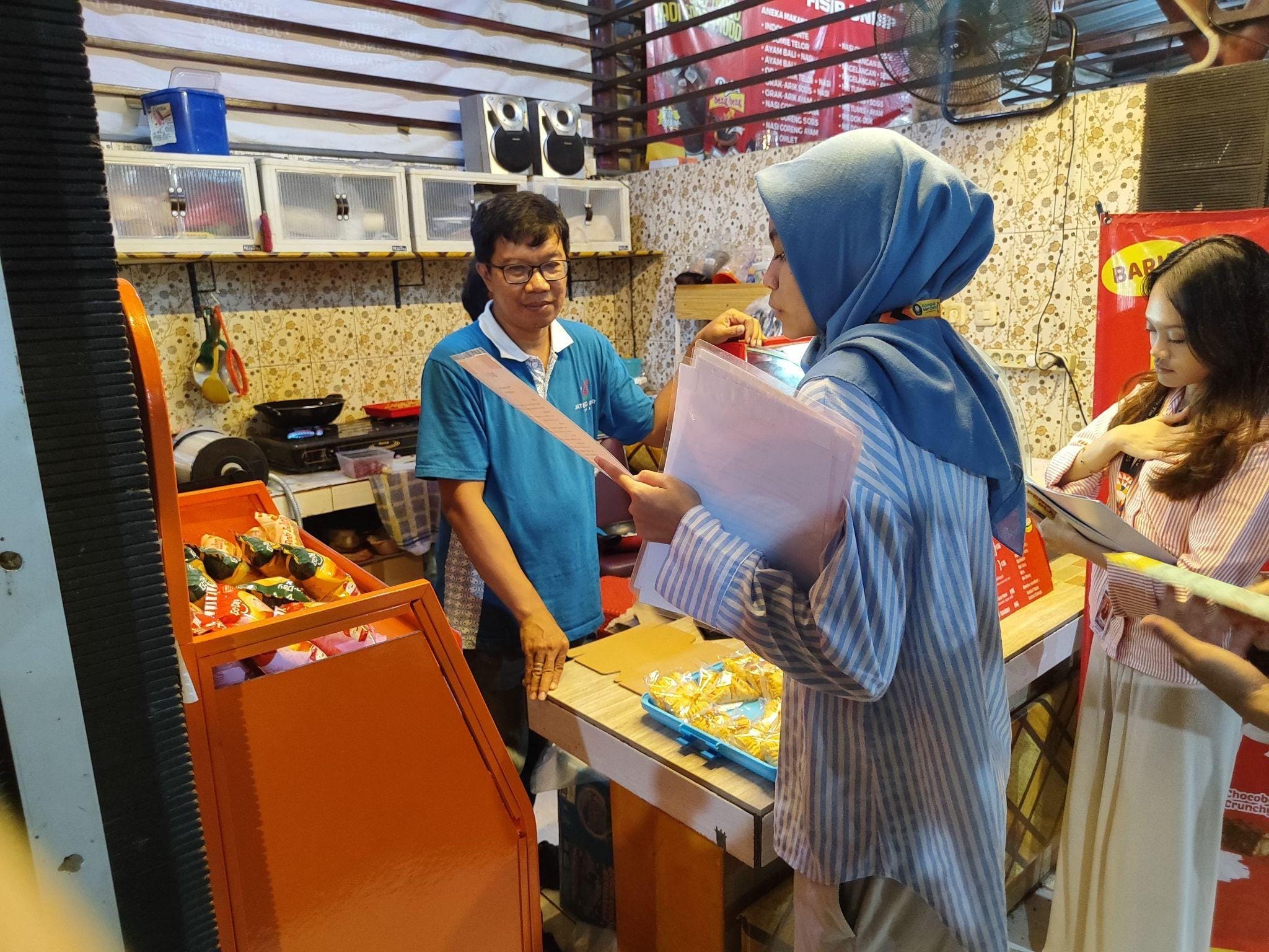 Dorong Kantin Aman, Halal, dan Bergizi, Mahasiswa KKN UNDIP Lakukan Pembuatan Prosedur Higiene dan Sanitasi di Kantin FISIP Dorong Kantin Aman, Halal, dan Bergizi, Mahasiswa KKN UNDIP Lakukan Pembuatan Prosedur Higiene dan Sanitasi di Kantin FISIP