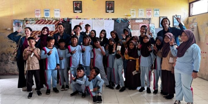 Mahasiswa KKNT Tim 35 Universitas Diponegoro Gelar Gerakan Sekolah Pesisir untuk Edukasi Sadar Lingkungan dan Laut Sejak Dini di SDN 02 Tambakbulusan, Demak