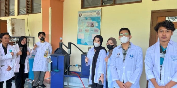 Mahasiswa KKN Undip Kelompok 8 Kenalkan Teknologi Pirolisis untuk Ubah Sampah Plastik Jadi Bahan Bakar