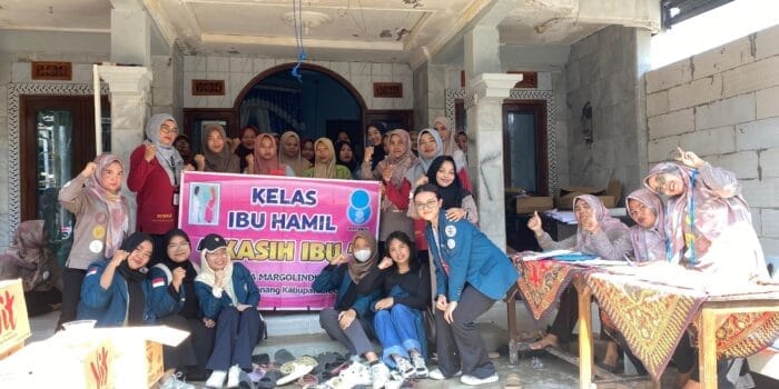 Dukung Layanan Kesehatan, Mahasiswa KKN-T Tim 18 UNDIP Berkontribusi dalam Kegiatan Posyandu di Desa Margolinduk Demak