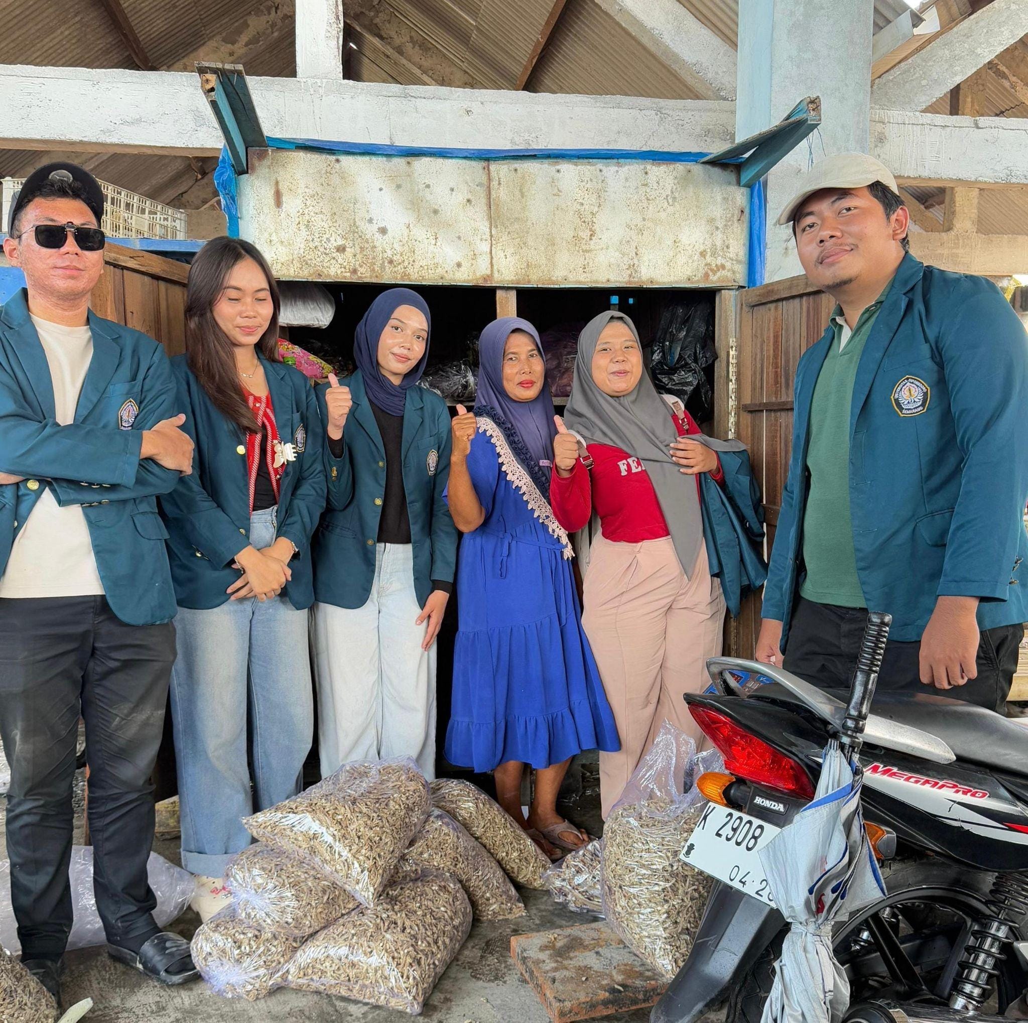 Mahasiswa UNDIP Dukung UMKM Pesisir Demak Lewat Program Kuliah Kerja Nyata Tematik