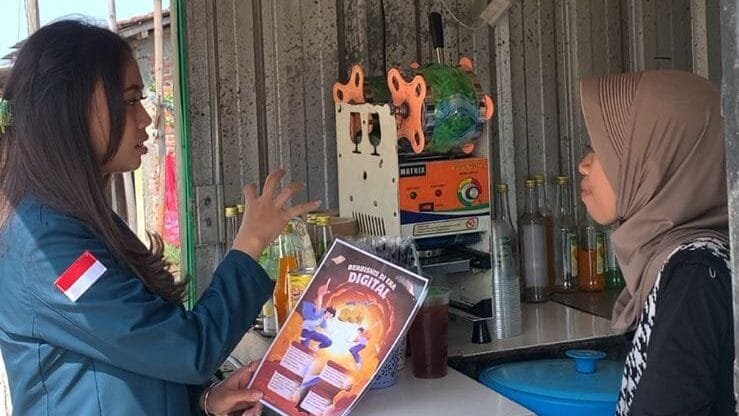 Mahasiswa KKN-T Tim 18 Undip Sosialisasikan Digitalisasi Bisnis Langsung ke Pelaku UMKM di Bonang, Demak Mahasiswa KKN-T Tim 18 Undip Sosialisasikan Digitalisasi Bisnis Langsung ke Pelaku UMKM di Bonang, Demak