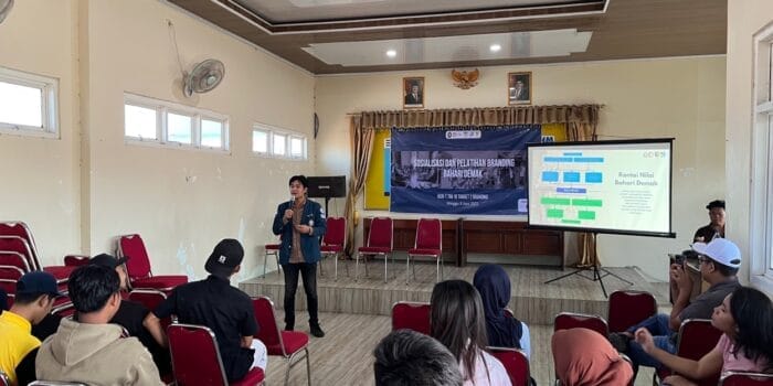 Mahasiswa KKN Tematik UNDIP Bantu Wujudkan Ekonomi Pesisir berbasis SDGs Melalui Bahari Demak