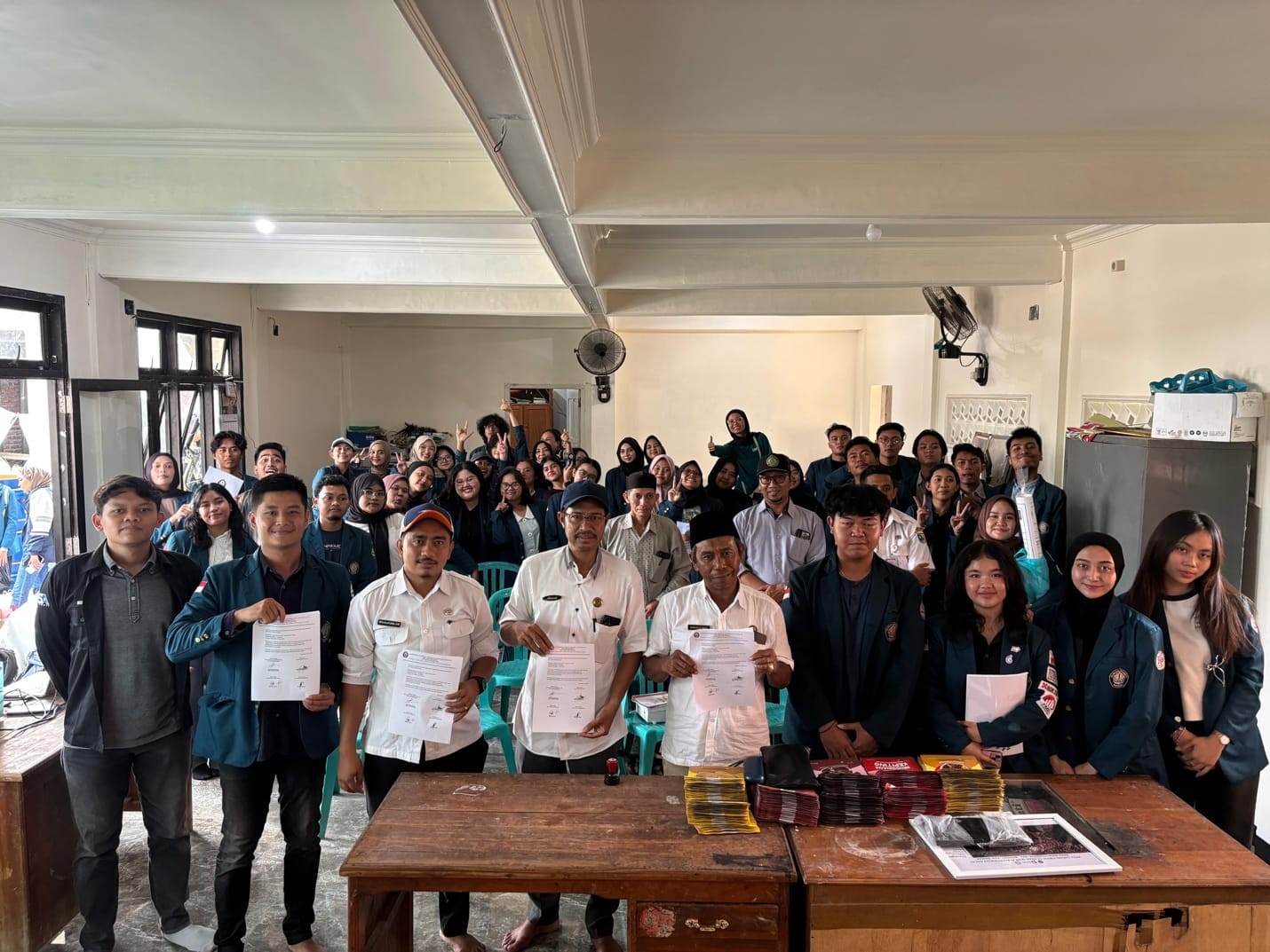 Mahasiswa KKN Tematik UNDIP Bantu Wujudkan Ekonomi Pesisir berbasis SDGs Melalui Bahari Demak Mahasiswa KKN Tematik UNDIP Bantu Wujudkan Ekonomi Pesisir berbasis SDGs Melalui Bahari Demak