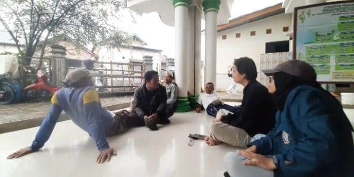 Mahasiswa Tim 18 KKN-T Saring Aspirasi Para Nelayan Mengenai Program Baru Koperasi Merah Putih