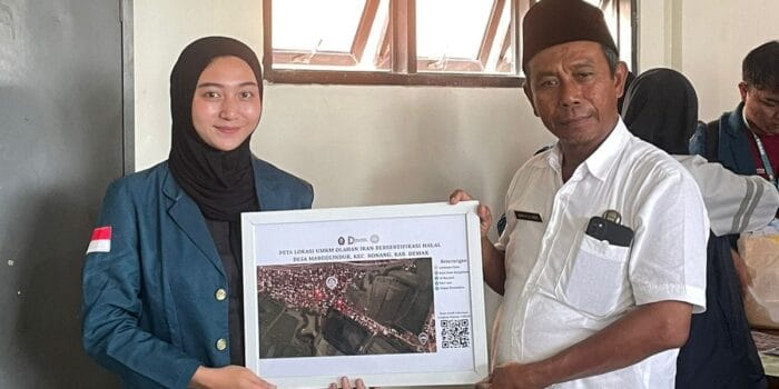 Mahasiswa KKN Universitas Diponegoro Visualisasikan UMKM Halal Melalui Peta Digital di Desa Purworejo dan Margolinduk, Demak