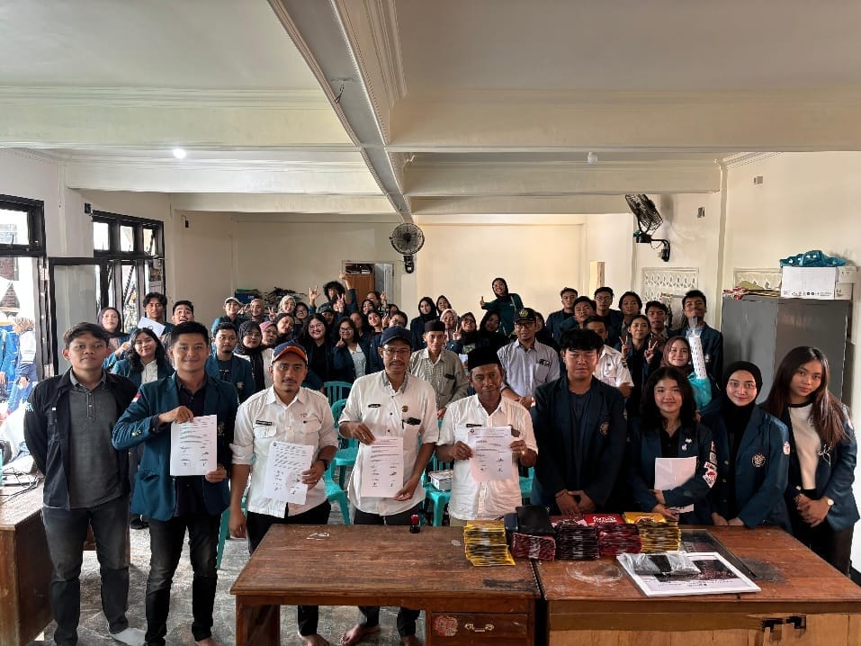 Berdayakan Ekonomi Berbasis Teknologi, Mahasiswa KKN Tematik 18 Bangun Koperasi dan Platform Digital untuk Promosi Produk Perikanan Tridesa Berdayakan Ekonomi Berbasis Teknologi, Mahasiswa KKN Tematik 18 Bangun Koperasi dan Platform Digital untuk Promosi Produk Perikanan Tridesa
