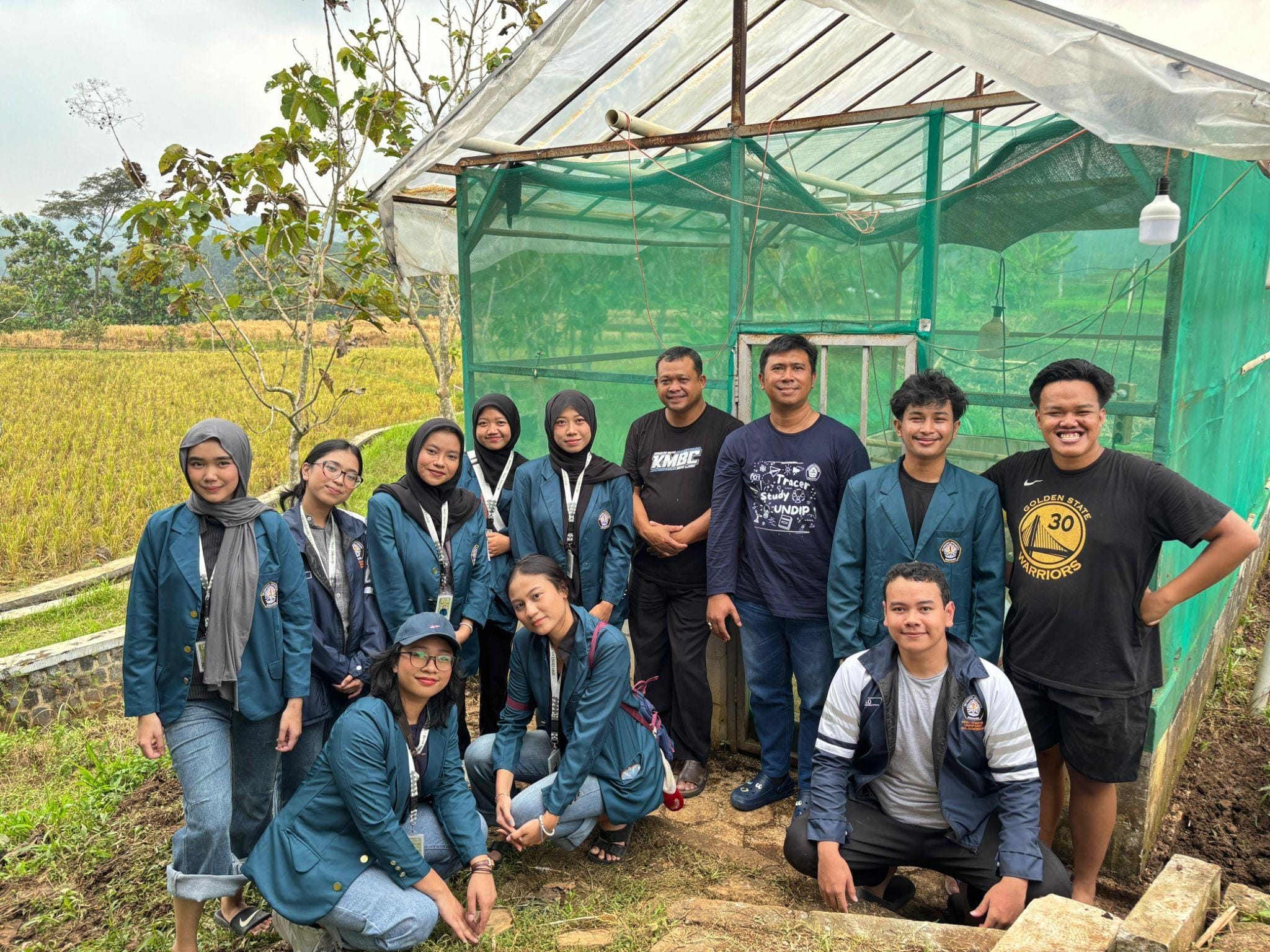 Bantu Kemandirian Pangan, Mahasiswa KKN Undip Beri Demplot dan Pendampingan Pemeliharaan Ayam Petelur Skala Rumah Tangga di Desa Sukorejo, Sragen Bantu Kemandirian Pangan, Mahasiswa KKN Undip Beri Demplot dan Pendampingan Pemeliharaan Ayam Petelur Skala Rumah Tangga di Desa Sukorejo, Sragen
