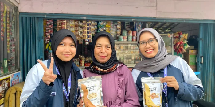 Bantu Produk Lokal Tampil Lebih Menjual, Mahasiswa KKN UNDIP Desain Kemasan dan Label Menarik untuk UMKM