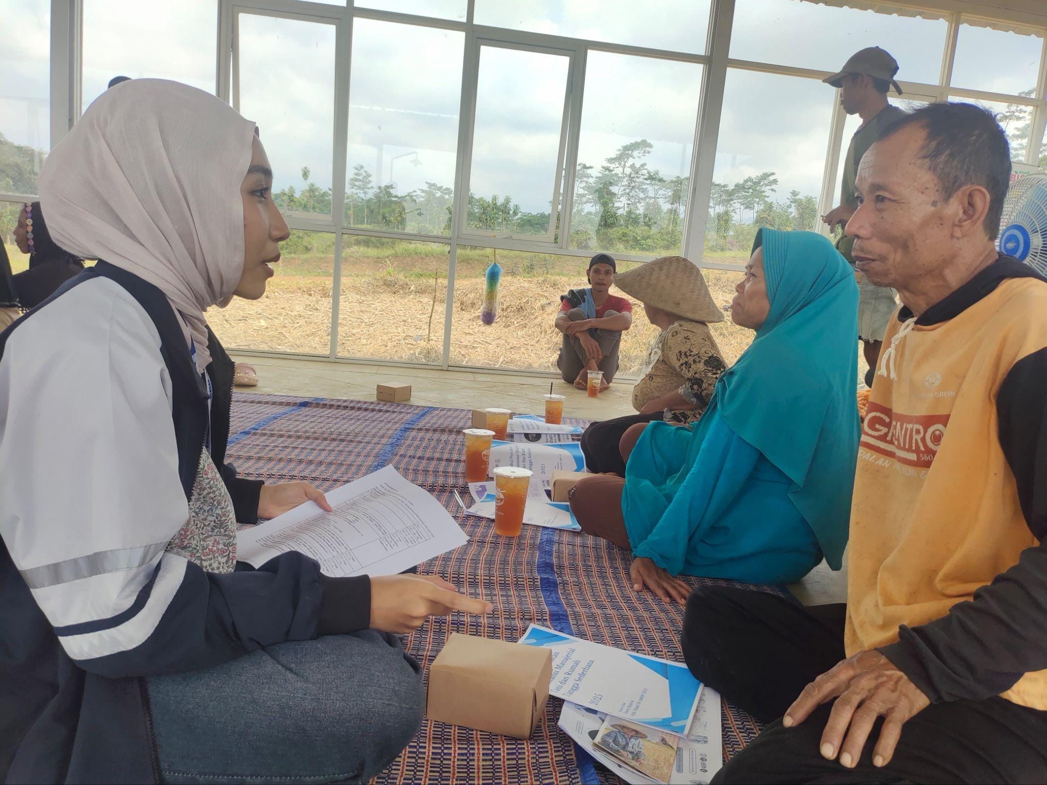 Hayyu Azzahra dan Satrio Gilang, Mahasiswa KKN UNDIP Jaring Aspirasi Petani Dusun Cepoko untuk Rekomendasi Kebijakan Pertanian Berkelanjutan Hayyu Azzahra dan Satrio Gilang, Mahasiswa KKN UNDIP Jaring Aspirasi Petani Dusun Cepoko untuk Rekomendasi Kebijakan Pertanian Berkelanjutan