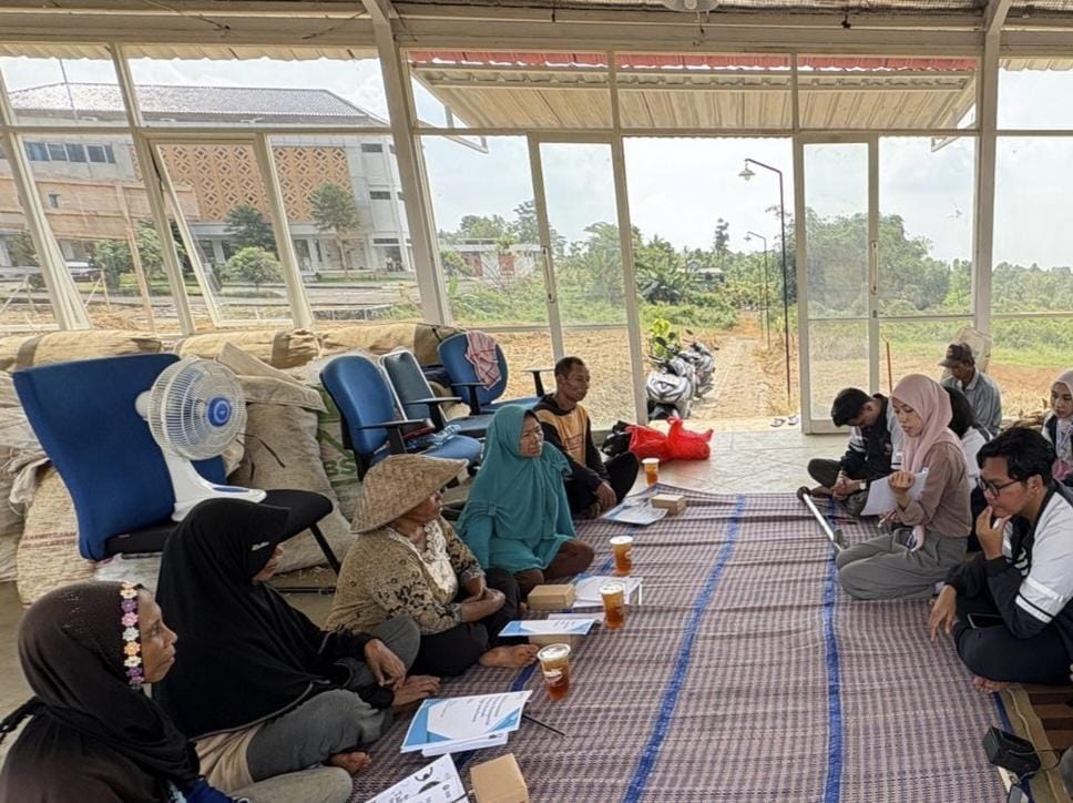 Mahasiswa KKN-T Universitas Diponegoro Kenalkan Pencatatan Keuangan Manajerial kepada Warga Dusun Cepoko, Batang Mahasiswa KKN-T Universitas Diponegoro Kenalkan Pencatatan Keuangan Manajerial kepada Warga Dusun Cepoko, Batang