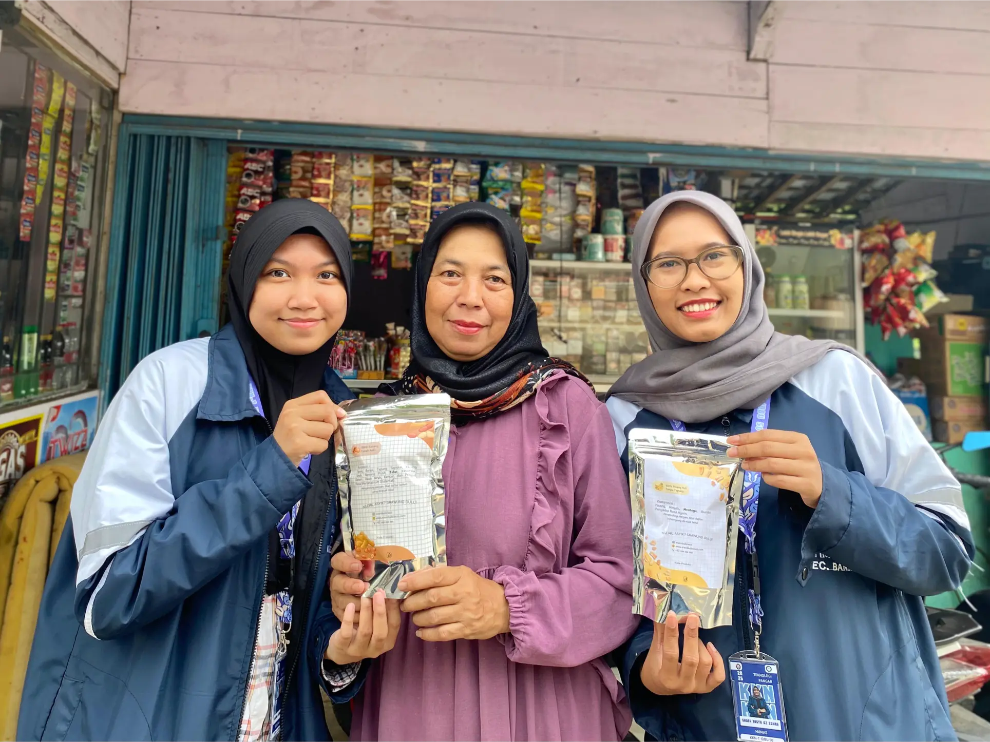 Bantu Produk Lokal Tampil Lebih Menjual, Mahasiswa KKN UNDIP Desain Kemasan dan Label Menarik untuk UMKM Bantu Produk Lokal Tampil Lebih Menjual, Mahasiswa KKN UNDIP Desain Kemasan dan Label Menarik untuk UMKM