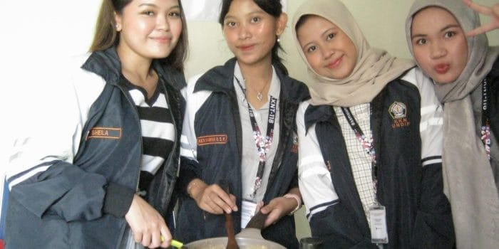Gelar Workshop Jahe Bubuk, Langkah Kecil Ibu-Ibu PKK Sambiroto Cegah Hipertensi secara Alami Bersama Mahasiswa KKN-T UNDIP
