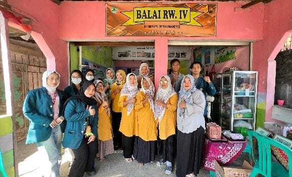 A group of women standing in front of a store Description automatically generated