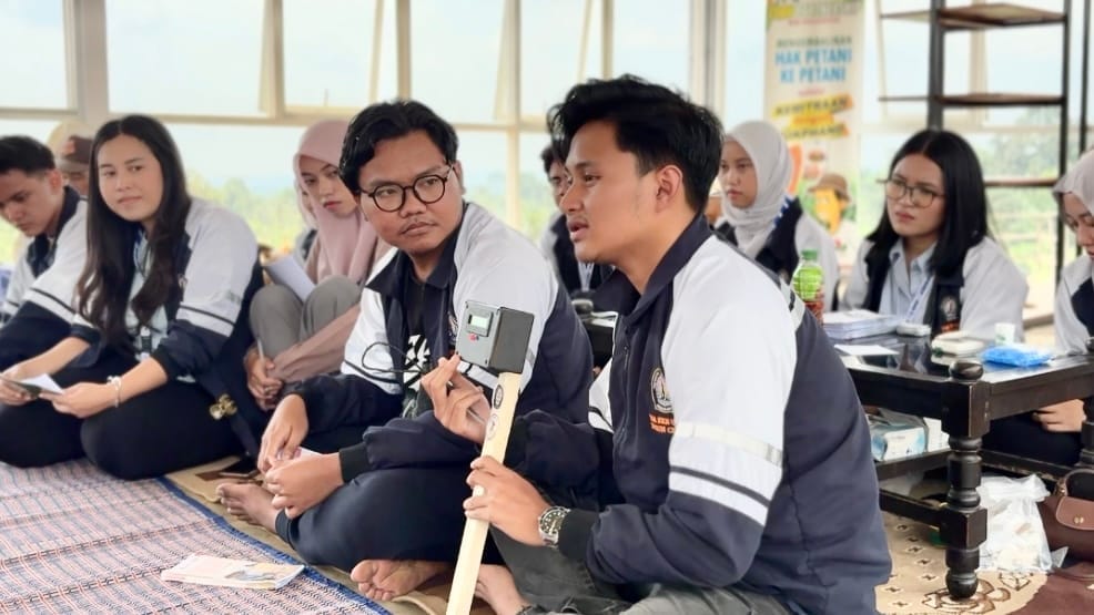 Mahasiswa KKN-T UNDIP Hadirkan Alat Monitoring Kualitas Kelembaban Tanah Berbasis Sensor Soil Moisture pada Lahan Pertanian Dusun Cepoko Batang Mahasiswa KKN-T UNDIP Hadirkan Alat Monitoring Kualitas Kelembaban Tanah Berbasis Sensor Soil Moisture pada Lahan Pertanian Dusun Cepoko Batang