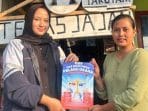 Sebuah gambar berisi pakaian, orang, Wajah manusia, pria Konten yang dihasilkan AI mungkin salah.