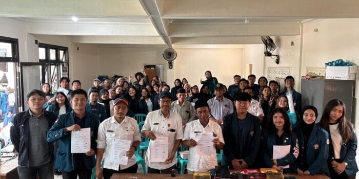 KKN-T 18 UNDIP Bantu Bentuk Koperasi Merah Putih di Tiga Desa Pesisir Demak: Produksi 63 Video Edukasi, Rancang 7 Unit Usaha, Dampingi Bimtek ke Provinsi.