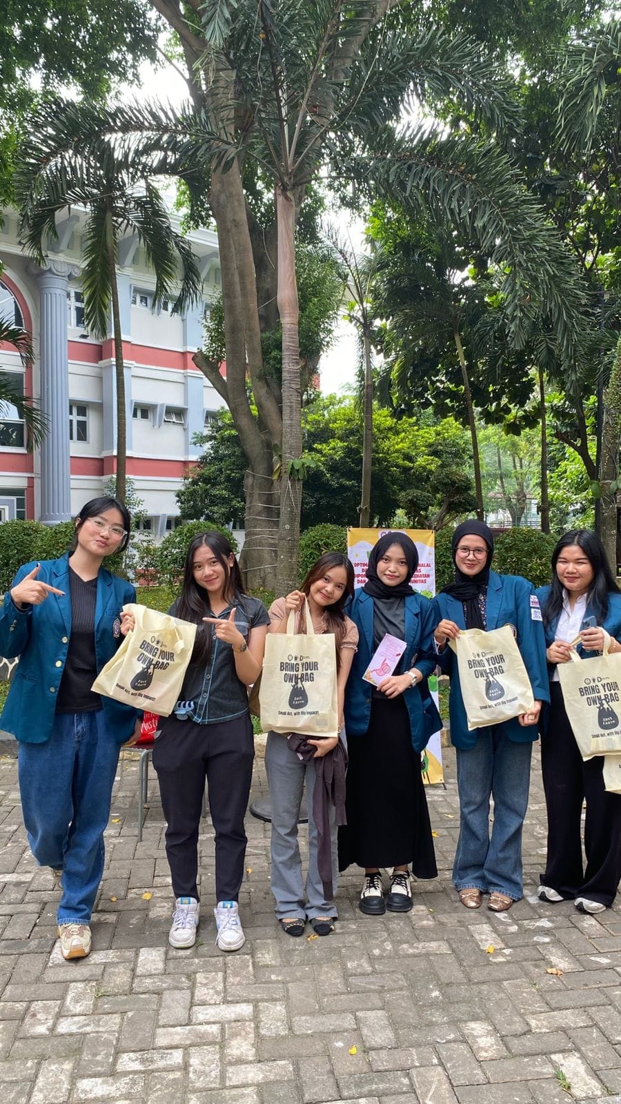 Mahasiswa KKN Tematik Fakultas Hukum Undip Dorong Kantin Sehat, Halal, dan Bergizi Mahasiswa KKN Tematik Fakultas Hukum Undip Dorong Kantin Sehat, Halal, dan Bergizi