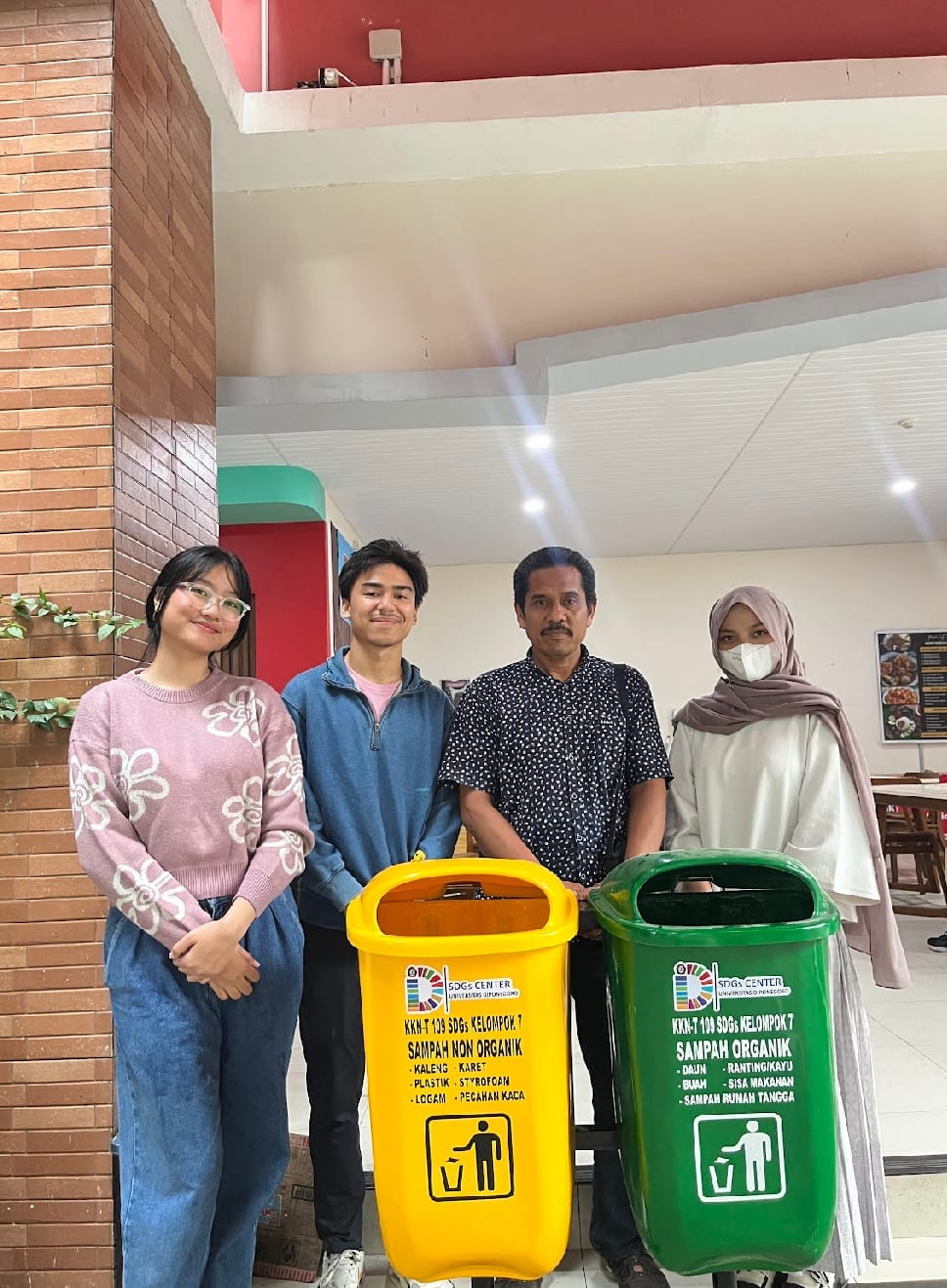 Mahasiswa KKN Tematik Fakultas Hukum Undip Dorong Kantin Sehat, Halal, dan Bergizi Mahasiswa KKN Tematik Fakultas Hukum Undip Dorong Kantin Sehat, Halal, dan Bergizi