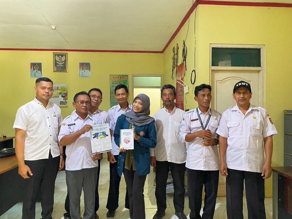 Kenalkan Empat Jurus Sukses, Mahasiswa KKN Universitas Diponegoro Bantu Peternak Desa Getas Optimalkan Pemasaran Produk Susu Kambing