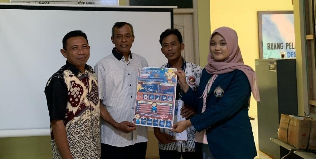 Cegah Stunting Sejak Dini, Mahasiswa KKN Undip Hadirkan Infografis Gizi Anak di Desa Getas Cegah Stunting Sejak Dini, Mahasiswa KKN Undip Hadirkan Infografis Gizi Anak di Desa Getas