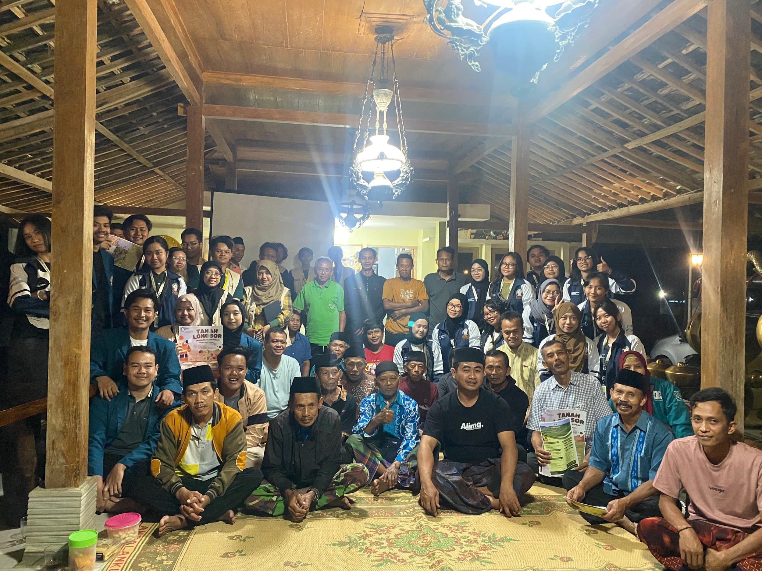 Mahasiswa KKN UNDIP Tingkatan Kesadaran Warga Pegunungan Sukorejo Terhadap Ancaman Tanah Longsor Lewat Edukasi Mitigasi Bencana Mahasiswa KKN UNDIP Tingkatan Kesadaran Warga Pegunungan Sukorejo Terhadap Ancaman Tanah Longsor Lewat Edukasi Mitigasi Bencana