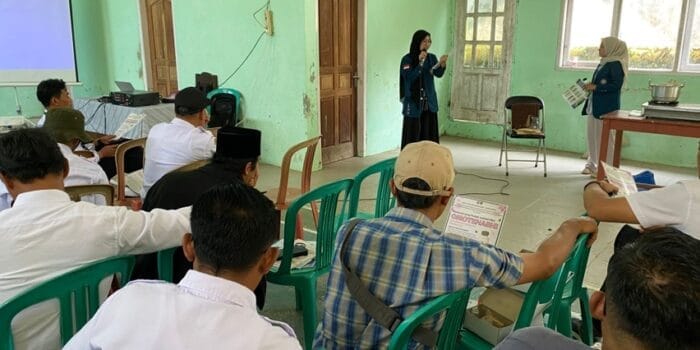 Mahasiswa KKN Undip Gelar Edukasi Kemasan Produk Berbasis Nilai Omotenashi di Desa Getas Kendal